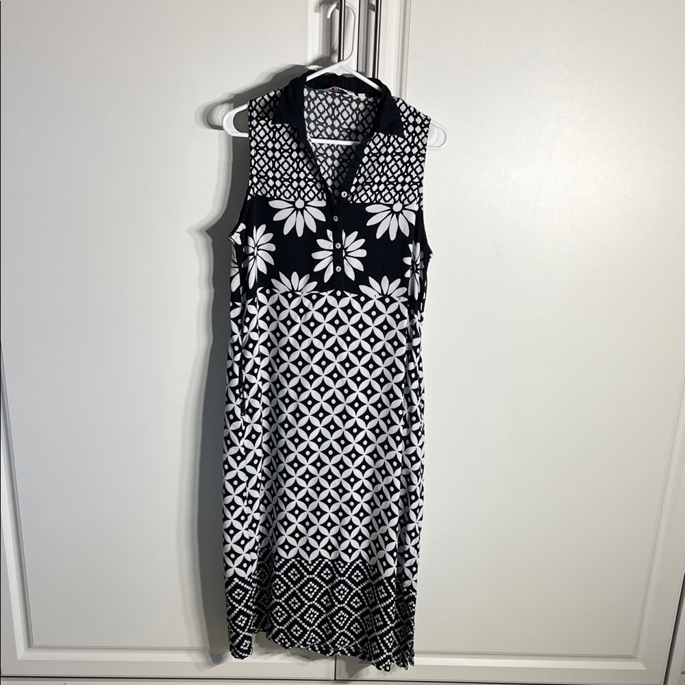 Sleeveless Black & White Floral Patterned Dress